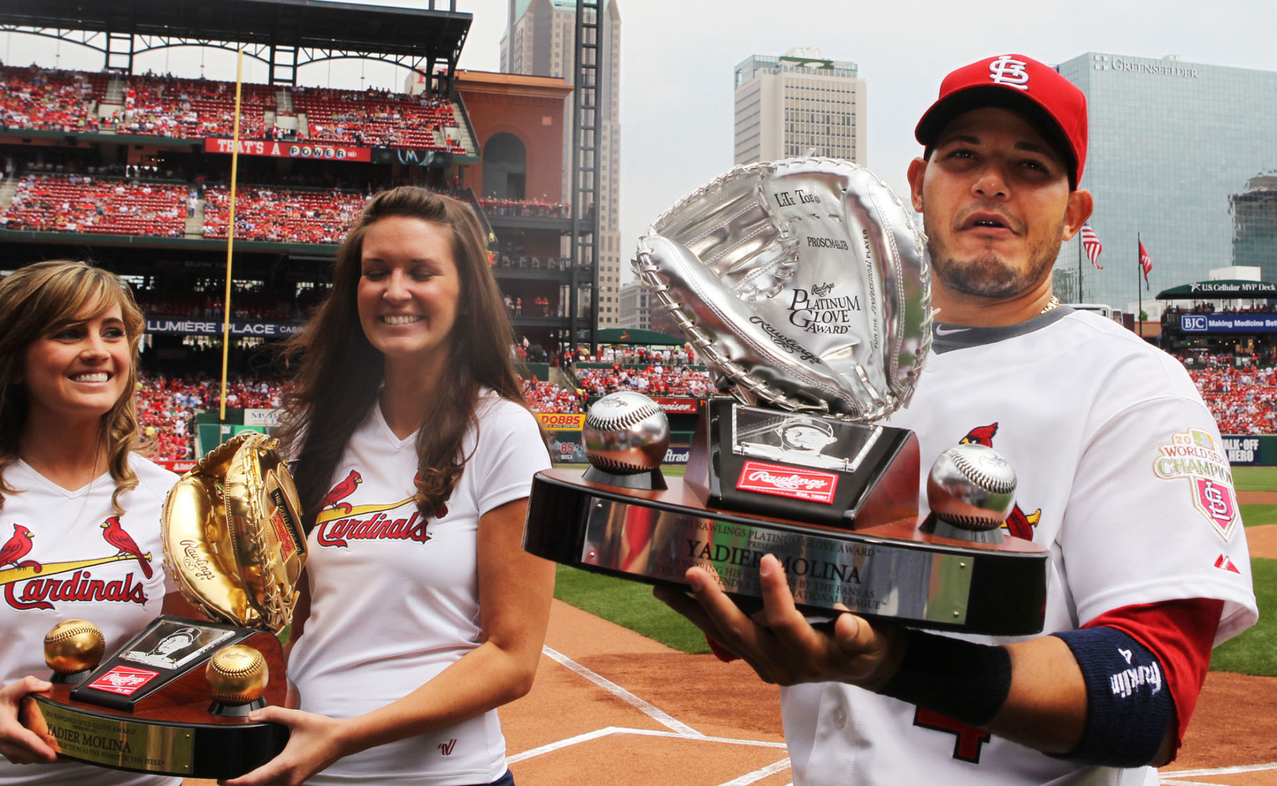 Yadier Molina accepts gold and platinum gloves in 2012